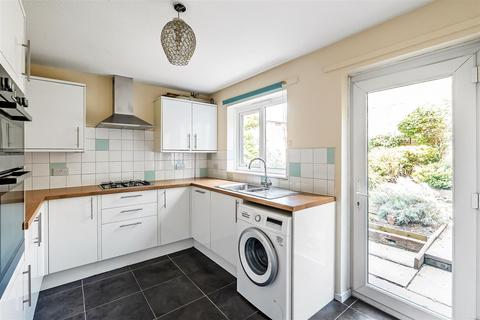 3 Parr Close, Leatherhead, KT22 7HD