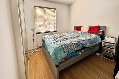 8 Abbey Close, Wokingham, RG40 1WB