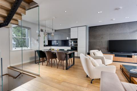 29 Eaton Mews South, London, SW1W 9HR