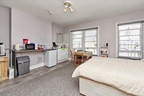 59 Davisville Road, London, W12 9SH