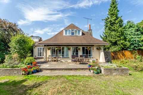 4 bedroom detached house for sale, Harpenden Lane, St. Albans AL3