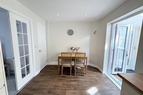 6 Biddington Way, Honiton, EX14 2GU