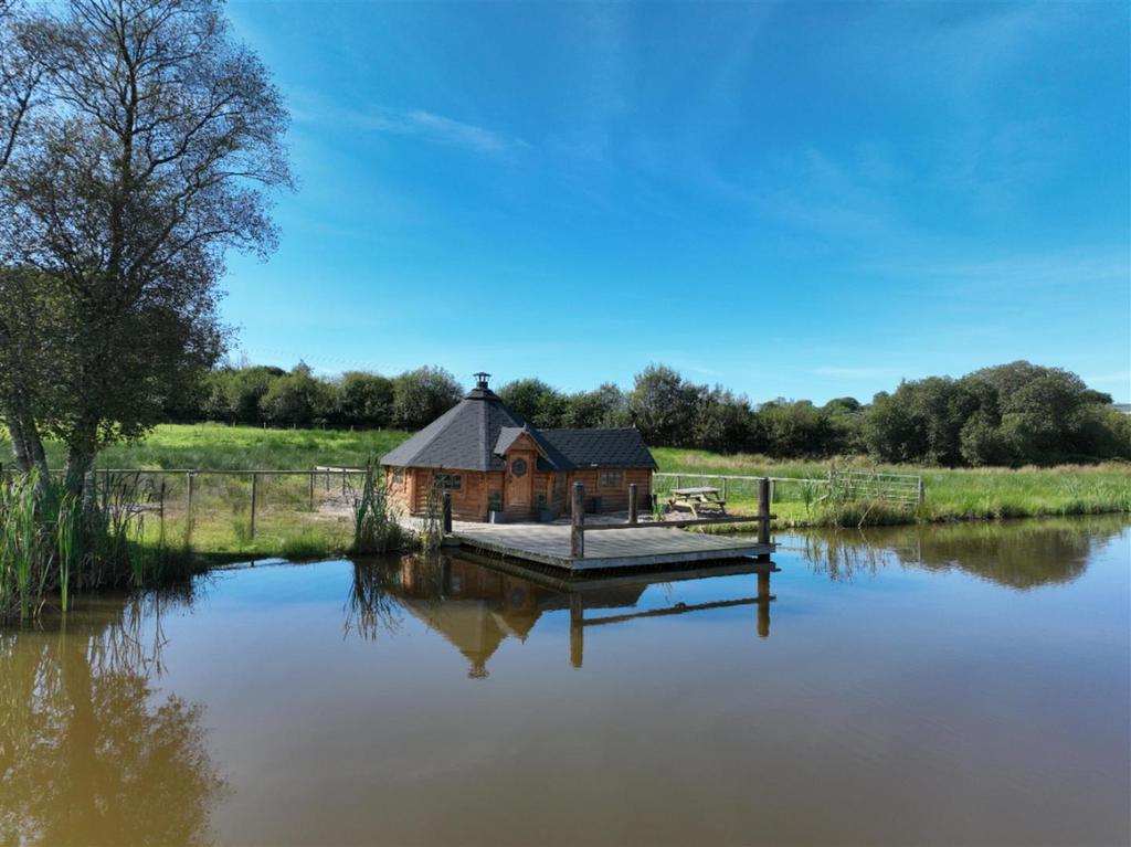 Lake hut 2 .jpg