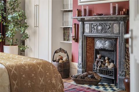 4 bedroom semi-detached house for sale, St. James Avenue, London, W13