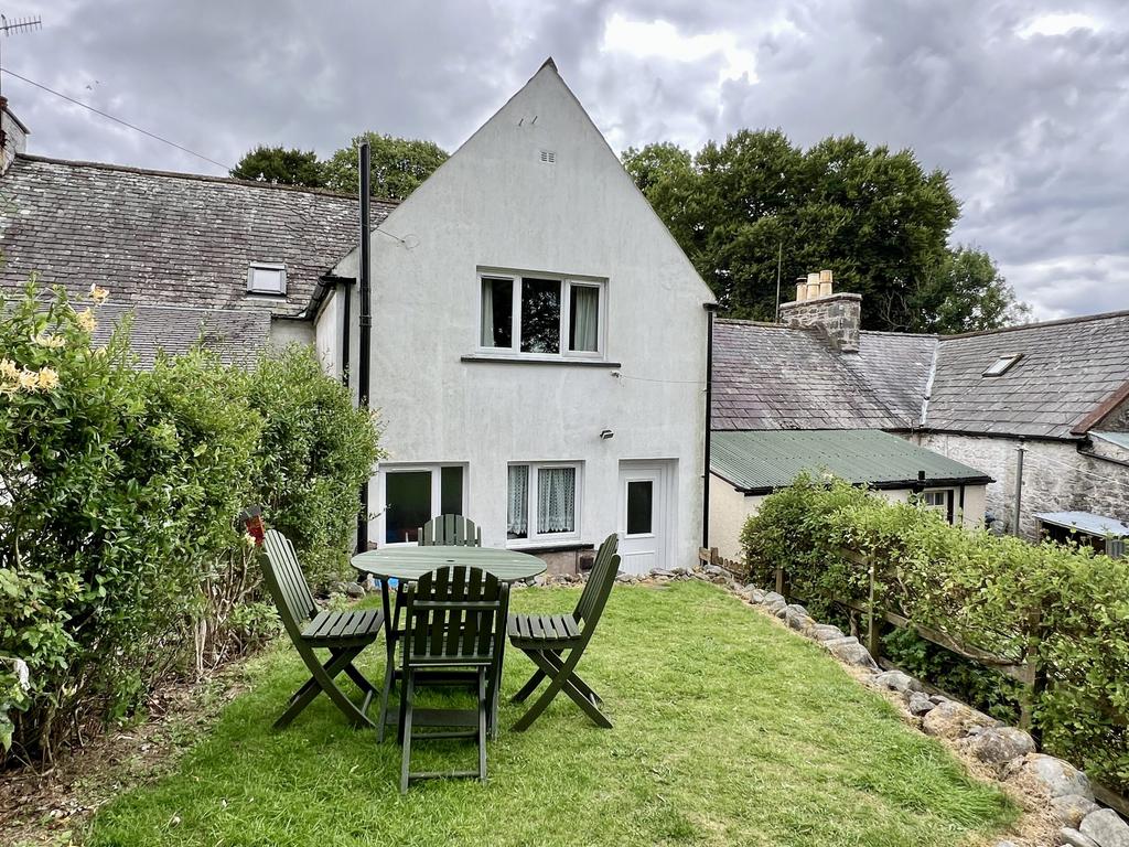 Lylach Cottage,  Balmaclellan - Williamson and Hen