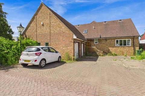 undefined, Kingswood Creek, Wraysbury, Berkshire, TW19