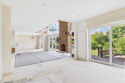 undefined, Kingswood Creek, Wraysbury, Berkshire, TW19