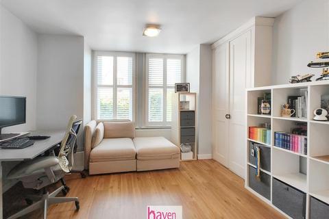 4 Stanley Road, London, N2 0NB