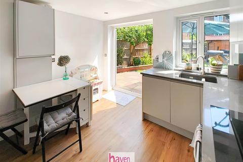 4 Stanley Road, London, N2 0NB