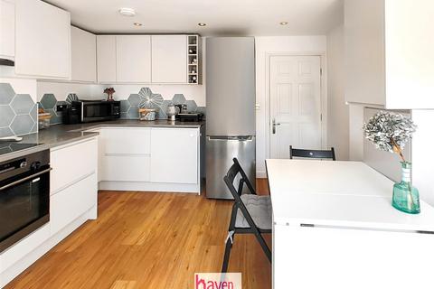 4 Stanley Road, London, N2 0NB