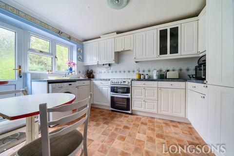 undefined, Amys Close, Saham Toney