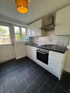 3 bedroom terraced house to rent, Thirlmere Road, Manchester, M22