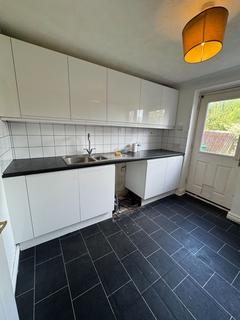 3 bedroom terraced house to rent, Thirlmere Road, Manchester, M22