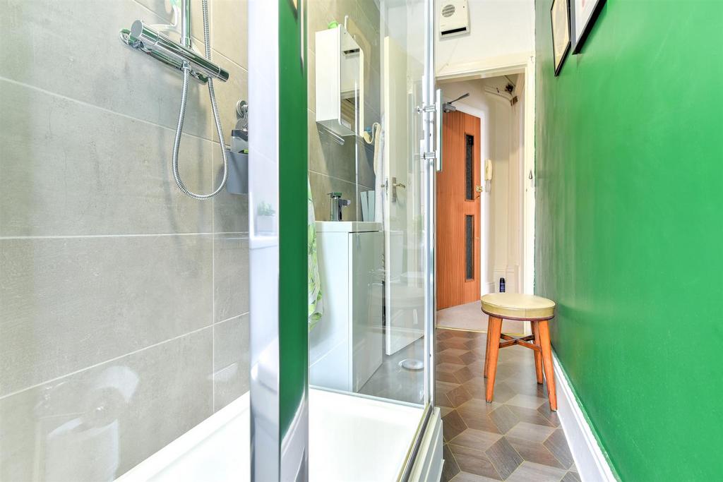 For Sale by Aspire Residential Bath Road