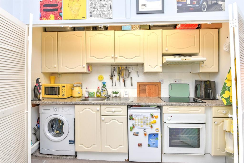 For Sale by Aspire Residential Bath Road