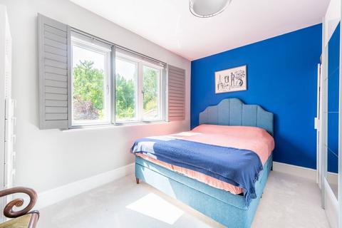3 bedroom flat for sale, Chatsworth Road, Mapesbury Estate, London, NW2