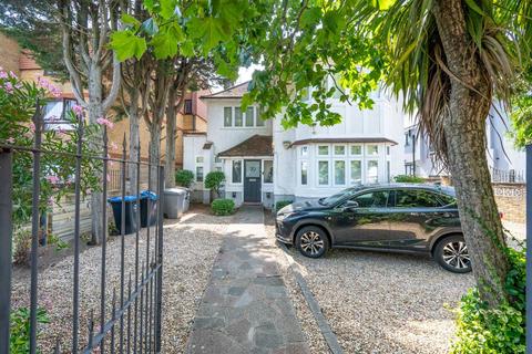 3 bedroom flat for sale, Chatsworth Road, Mapesbury Estate, London, NW2
