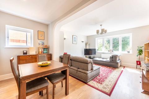 3 bedroom flat for sale, Chatsworth Road, Mapesbury Estate, London, NW2