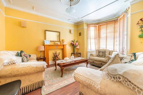 6 bedroom end of terrace house for sale, Empress Avenue, Highams Park, London, E4