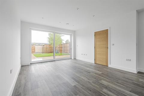3 bedroom terraced house for sale, Northfield Avenue, Cambridge CB4