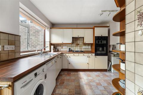 4 bedroom detached house for sale, Hillside, Banstead