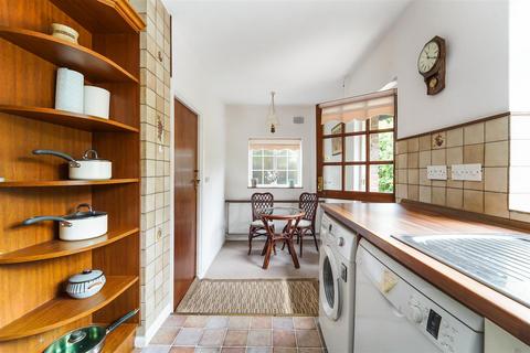 4 bedroom detached house for sale, Hillside, Banstead