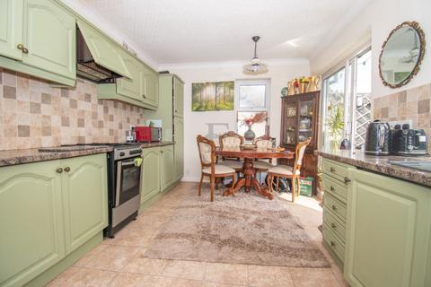 2 bedroom apartment for sale, White House Court,  Hawthorne Drive, Evington