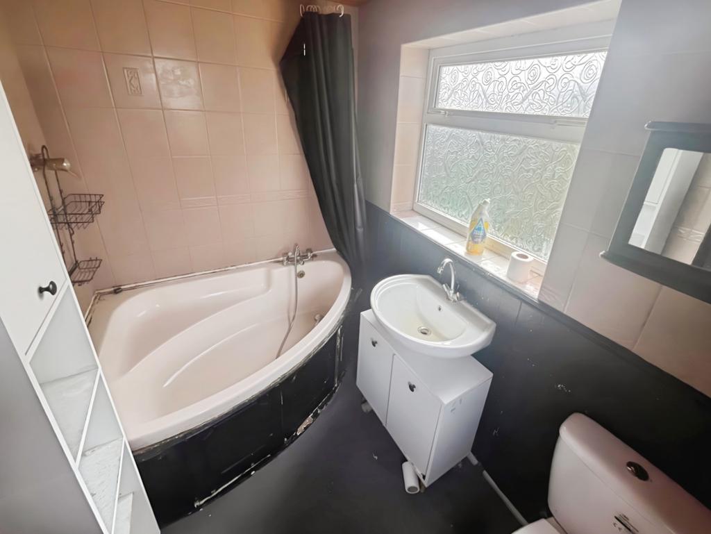 Pbox-bathroom-321312.jpeg