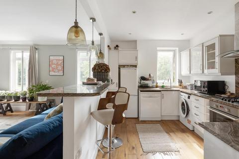 2 bedroom flat for sale, The Pavement, Clapham, London