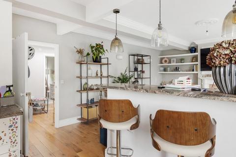 2 bedroom flat for sale, The Pavement, Clapham, London
