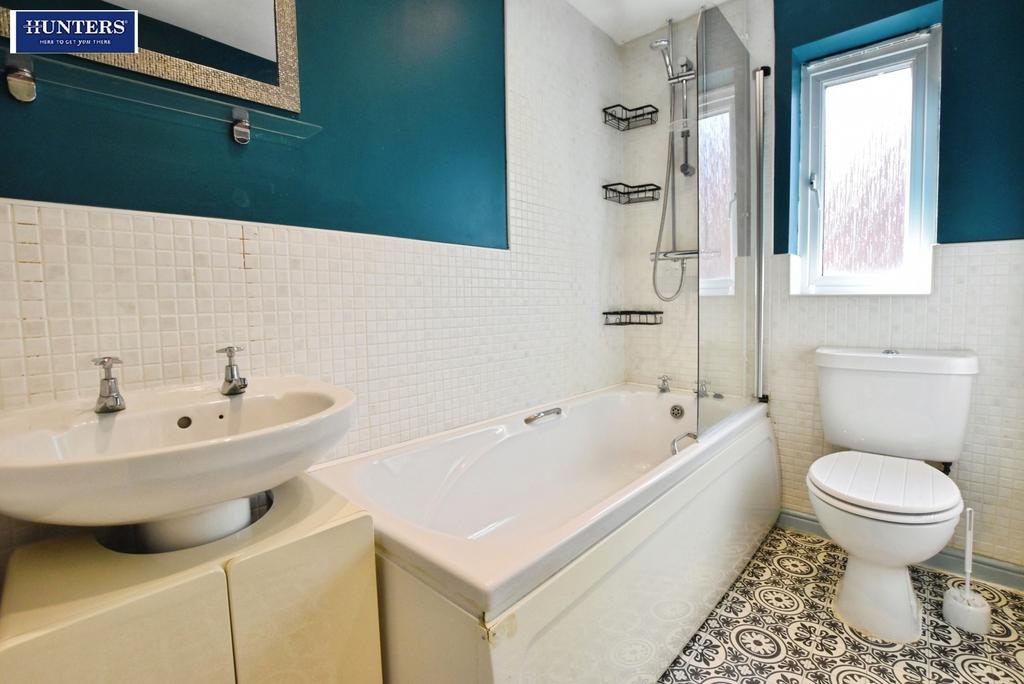 Pbox-bathroom-334725.JPG