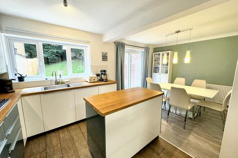 11 Lowther Close, Prestwich, Manchester, M25 9LN