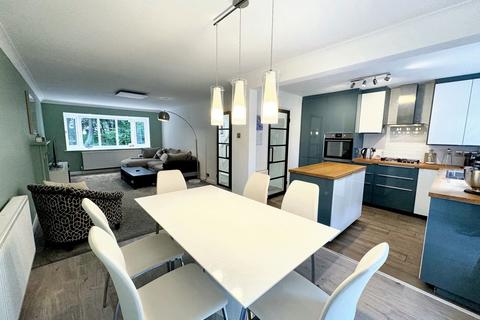 11 Lowther Close, Prestwich, Manchester, M25 9LN