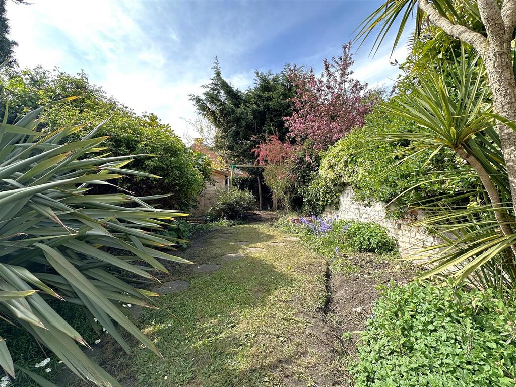 Established Private Garden 446