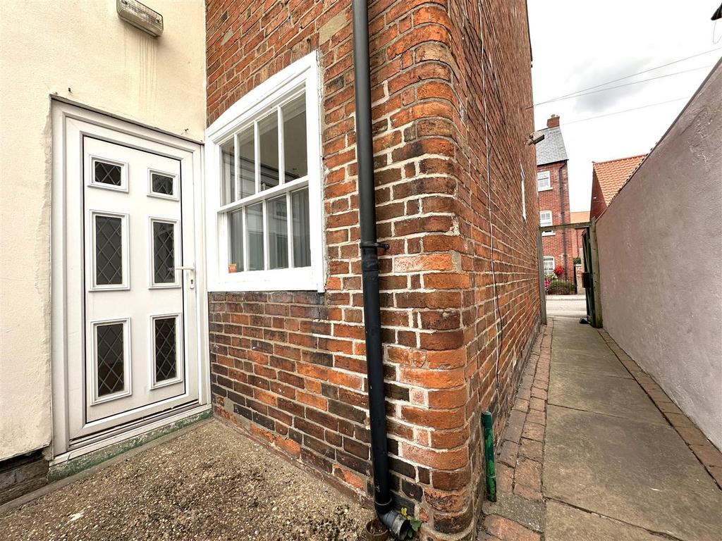 Side Passage/ Entrance 288