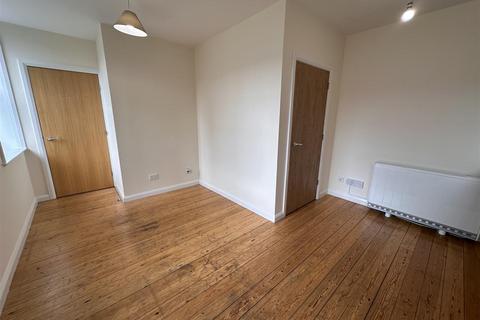 1 bedroom flat to rent, Byram Court, Huddersfield