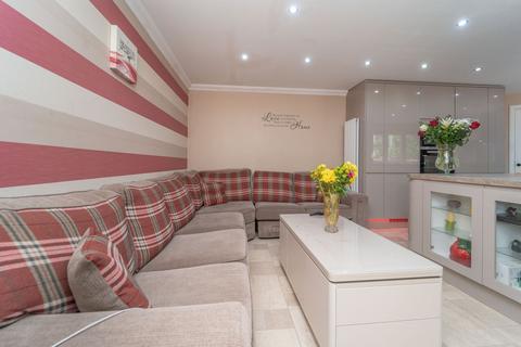 undefined, Lawson Glade, Livingston EH54