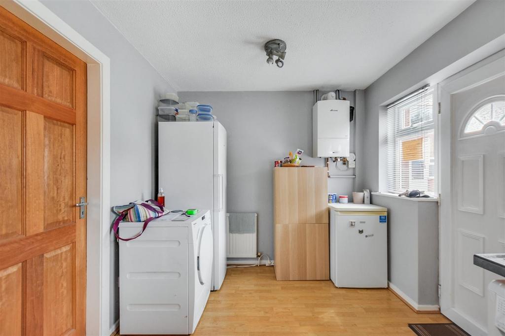 Kitchen 2.jpeg