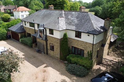 5 bedroom detached house to rent, The Roundings, Hertford Heath SG13