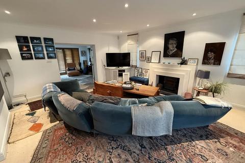 5 bedroom detached house to rent, The Roundings, Hertford Heath SG13