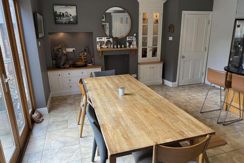 5 bedroom detached house to rent, The Roundings, Hertford Heath SG13
