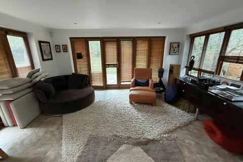 5 bedroom detached house to rent, The Roundings, Hertford Heath SG13