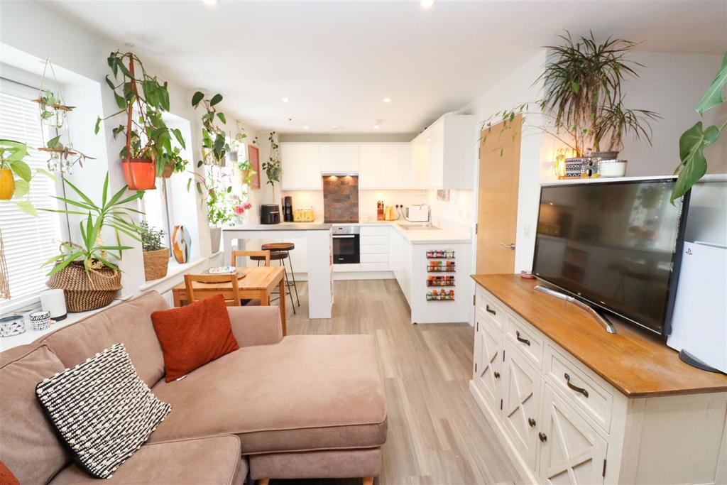 Lounge/Kitchen