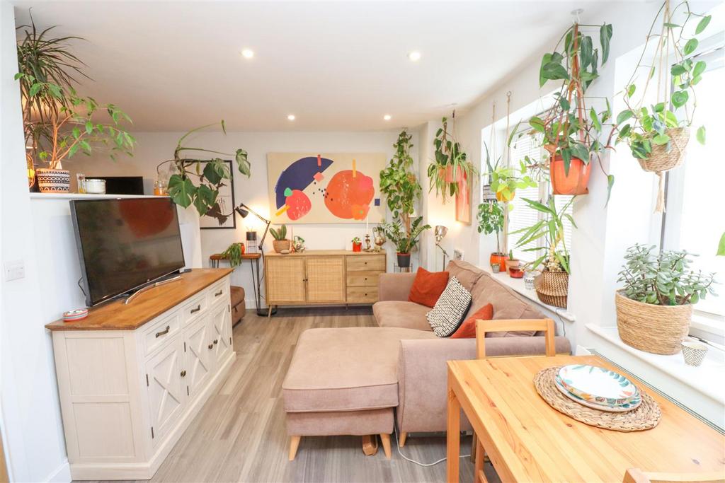 Lounge/Kitchen