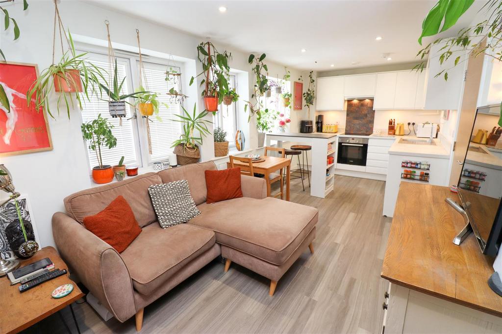 Lounge/Kitchen