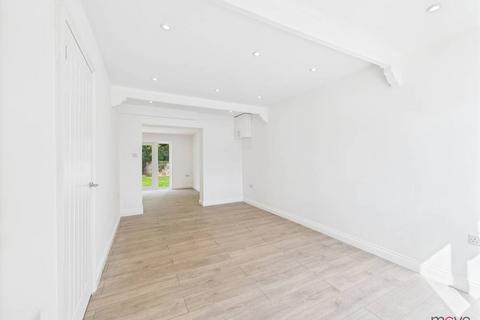 61 Deans Way, Gloucester, GL1 2PZ