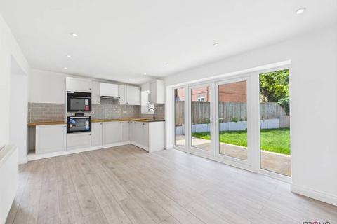 61 Deans Way, Gloucester, GL1 2PZ