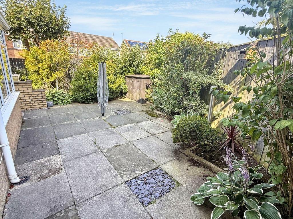 Additional garden image