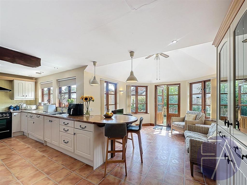 Kitchen/breakfast area