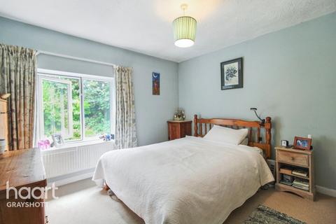 12 Hillside Close, Headley Down, Bordon, GU35 8BL